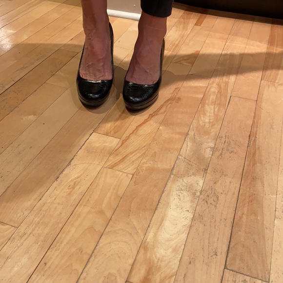 Black Bandolino snake patterned heel - Picture 3 of 6